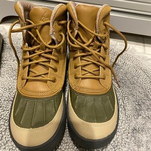 Nike boots size 5.5 youth 6.5-7 women’s